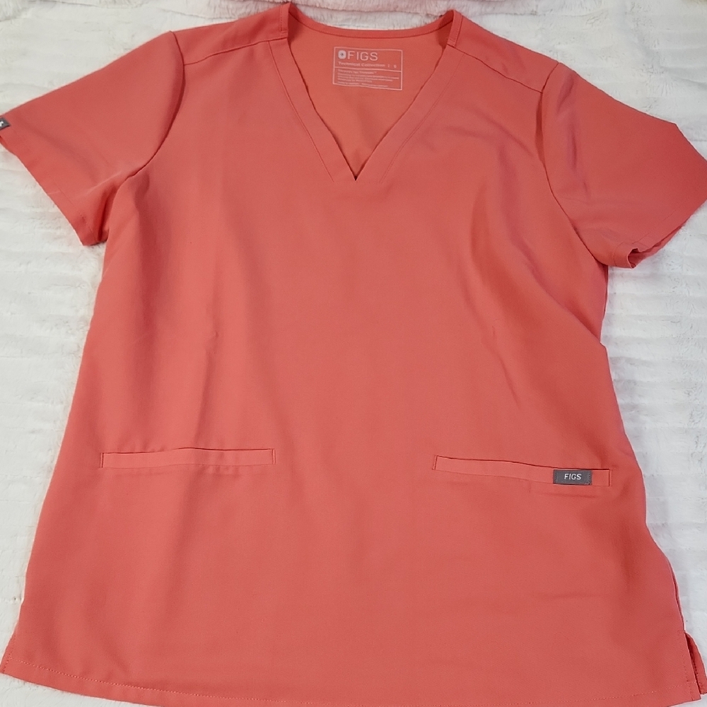 Figs Women's Casma Scrub Top, Hot Coral, Small